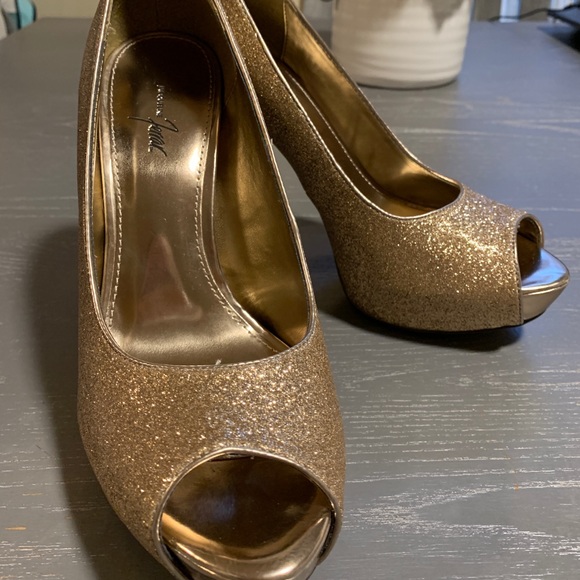 NEW Sexy Jacqueline Ferrar 4.5” Heels - Picture 5 of 6